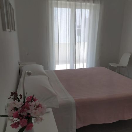 Sea Wind Stanza Con Garage E Ascensore Полиньяно-а-Маре Экстерьер фото